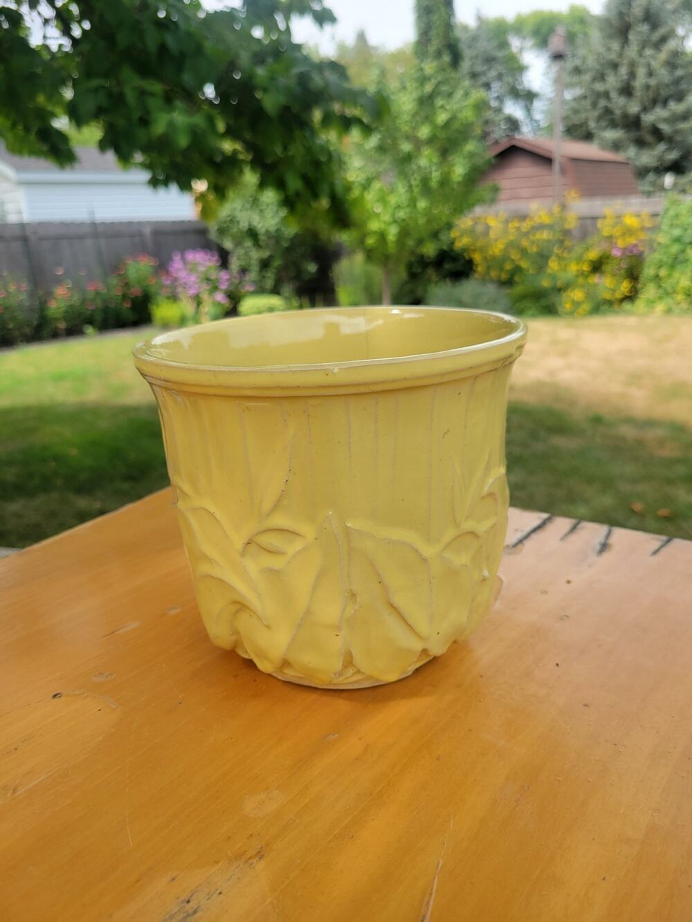 Vintage McCoy Pottery Yellow Calla Lily Jardiniere Planter Flower Pot (Hairline)